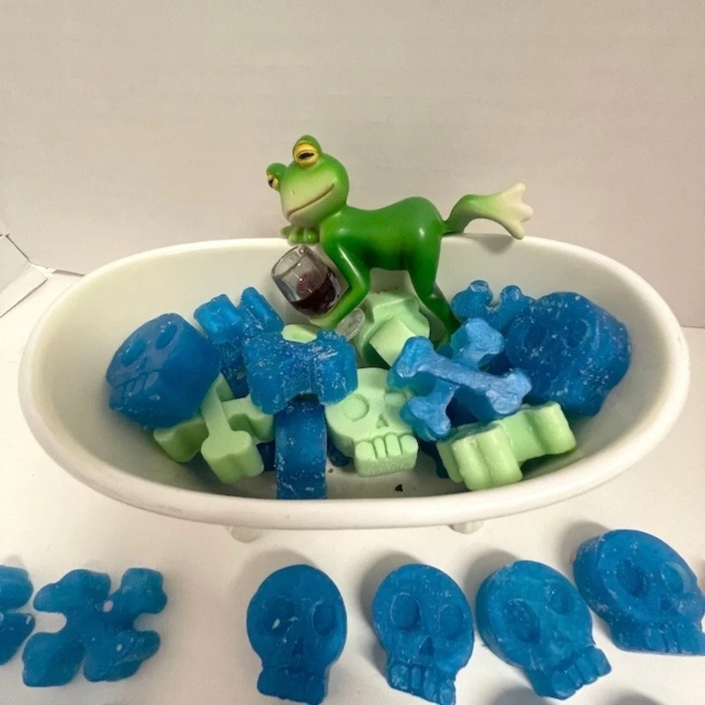 Whimsical Drinking Frog‎ Soap Dish Planter with 46 Handcrafted Skull Bones Soaps